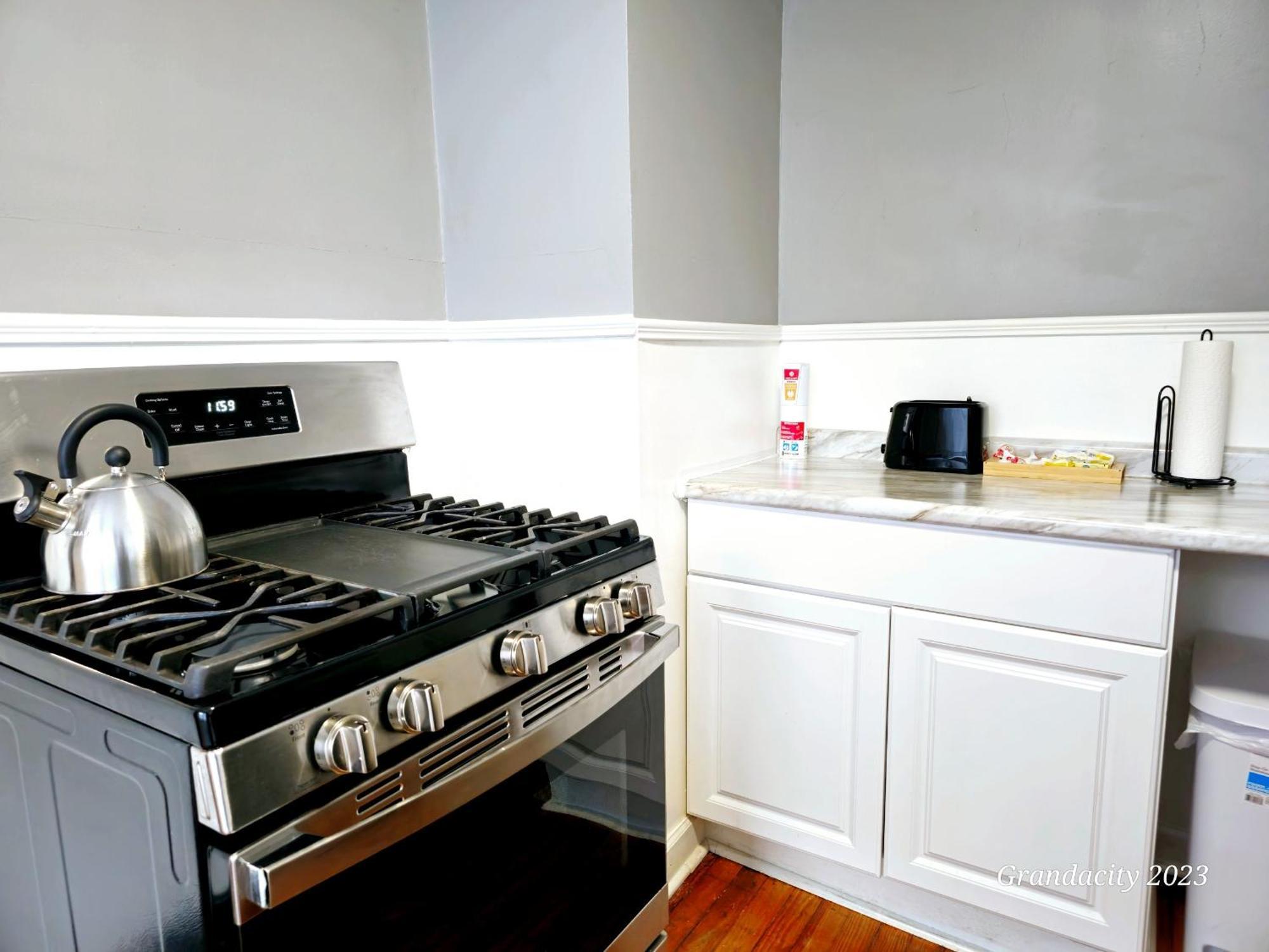 Villa Lovely! Near Cleve Clinic/Uh/Cwru/Dwntwn W/Porch à Cleveland Extérieur photo