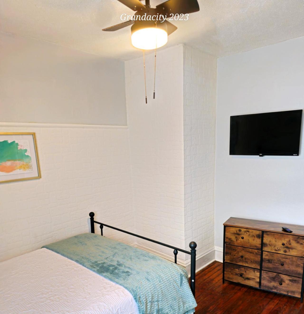 Villa Lovely! Near Cleve Clinic/Uh/Cwru/Dwntwn W/Porch à Cleveland Extérieur photo
