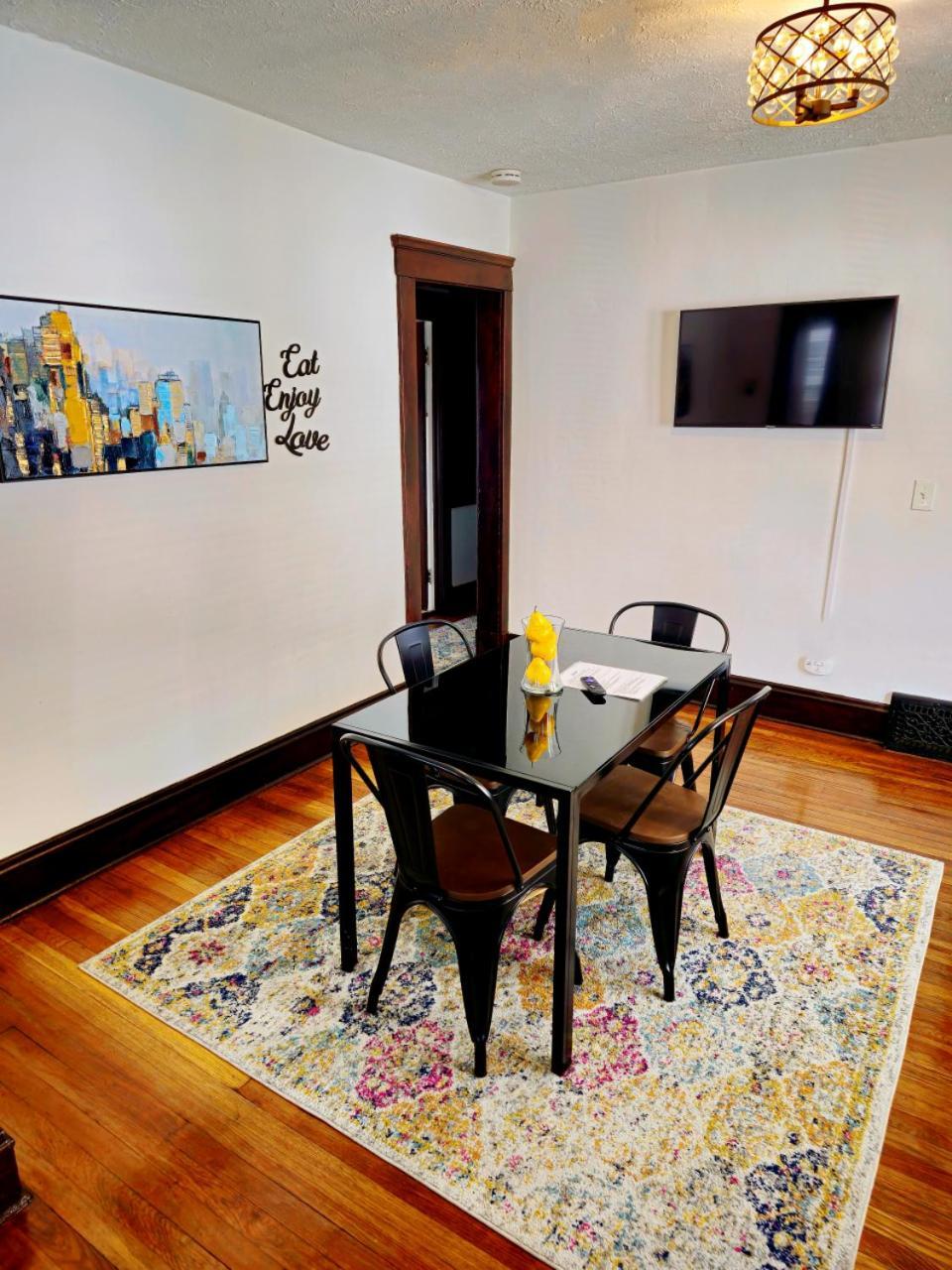 Villa Lovely! Near Cleve Clinic/Uh/Cwru/Dwntwn W/Porch à Cleveland Extérieur photo