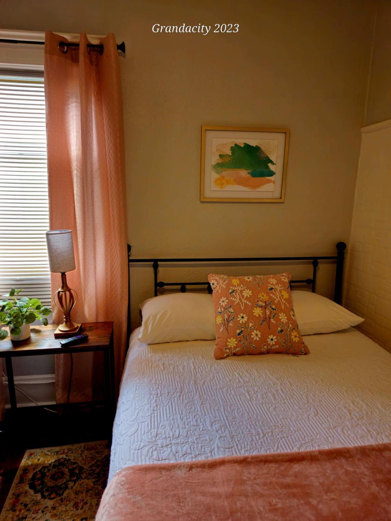 Villa Lovely! Near Cleve Clinic/Uh/Cwru/Dwntwn W/Porch à Cleveland Extérieur photo