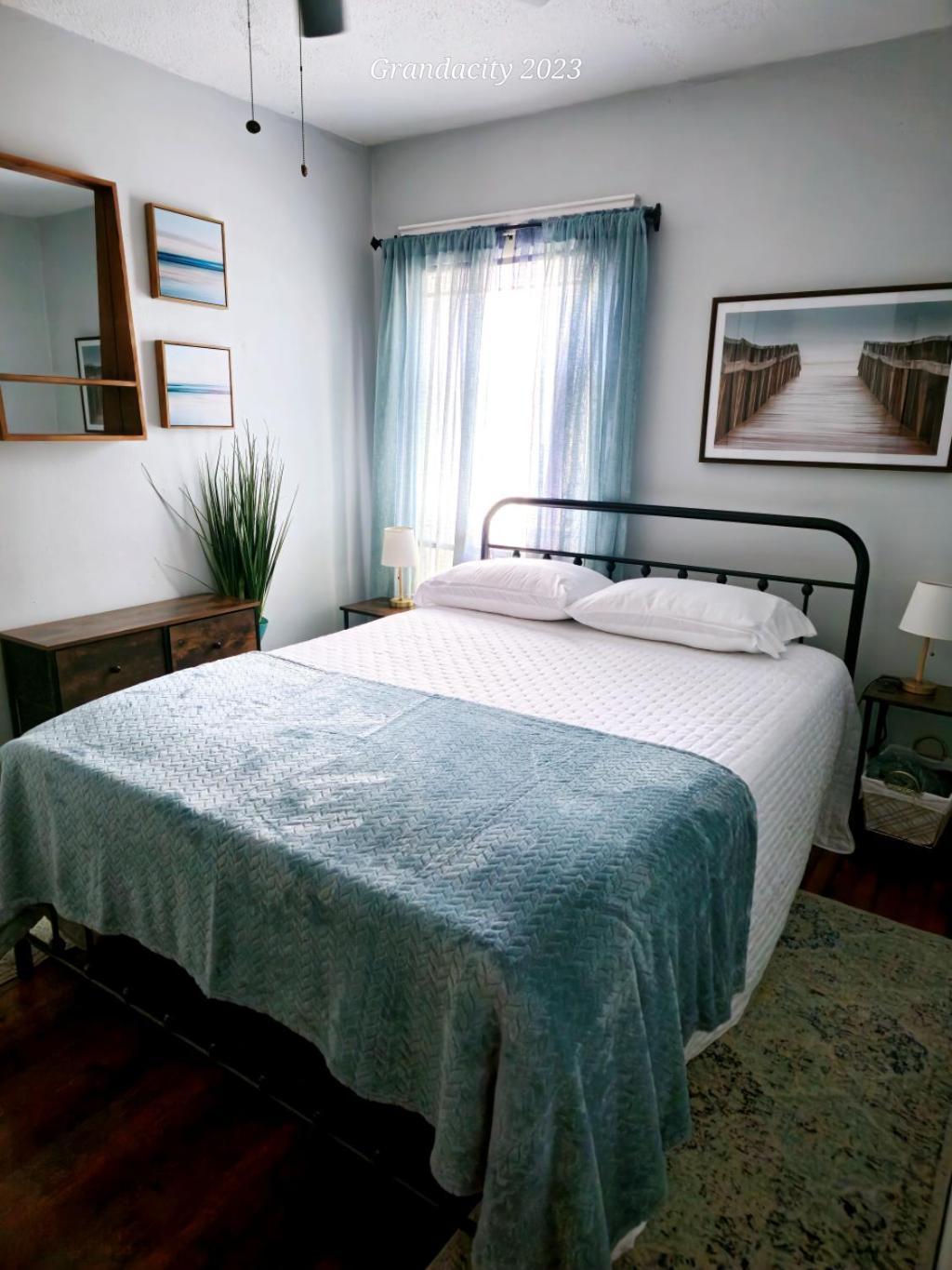 Villa Lovely! Near Cleve Clinic/Uh/Cwru/Dwntwn W/Porch à Cleveland Extérieur photo